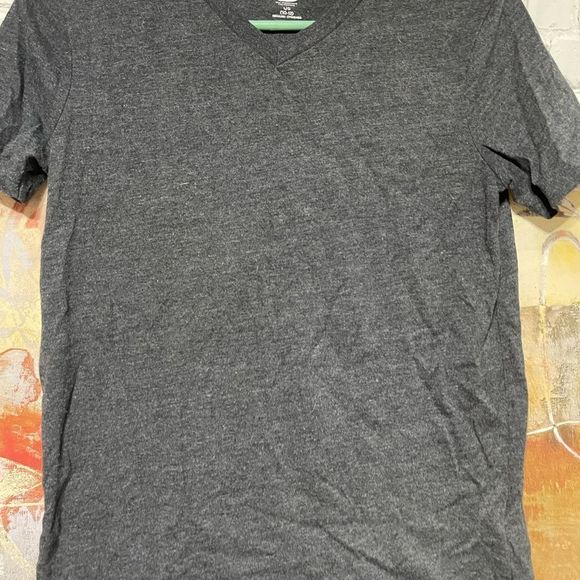 Old Navy Charcoal V-neck Wardrobe Staple - Picture 2 of 8